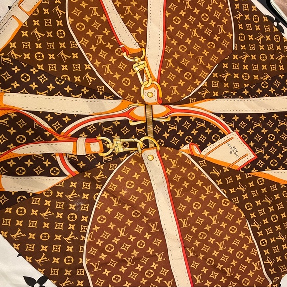 BNWT Louis Vuitton Scarf 100% 💯 Silk - Picture 7 of 7